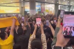 金年会体育山西男篮时隔13年后重返四强！上千名球迷在机场接球队凯旋