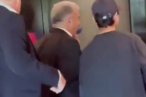 金年会金字招牌诚信至上记者：拉波尔塔抵达慕尼黑，为巴萨的西班牙国脚助威