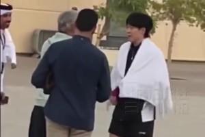 金年会金字招牌信誉至上王楚钦昨日比赛后偶遇前国足主帅米卢，两人握手拥抱寒暄