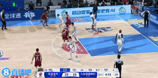 金年会体育💥势大力沉！曾凡博溜底线切入双手空接暴扣