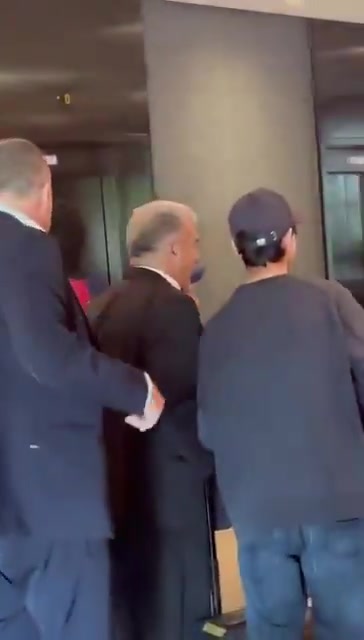 金年会金字招牌诚信至上记者：拉波尔塔抵达慕尼黑，为巴萨的西班牙国脚助威